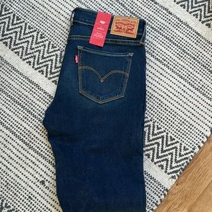 Levi’s 711 Skinny mid-rise (Lycra)